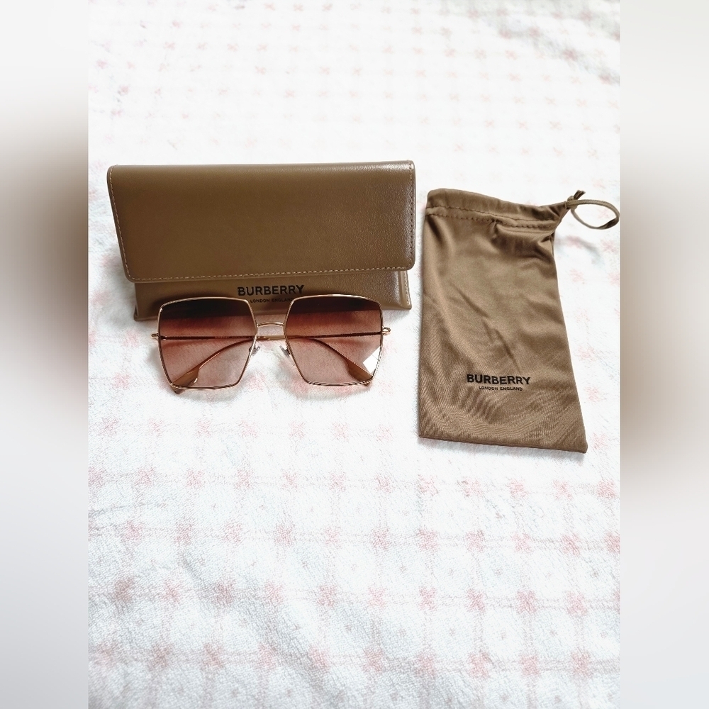 Burberry BE3133 DAPHNE Sunglasses – Rose Gold / Gradient Pink, BNIB